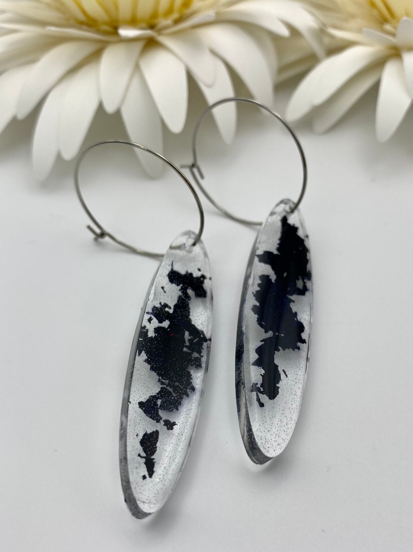 Black Foil Long Oval on Medium Silver Hoop