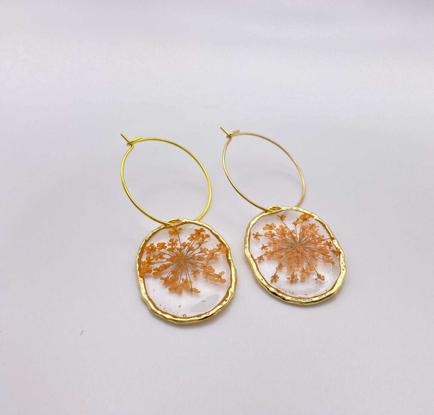 Hammered Gold Orange Queen Anne’s Lace Flower on Medium Gold Hoop
