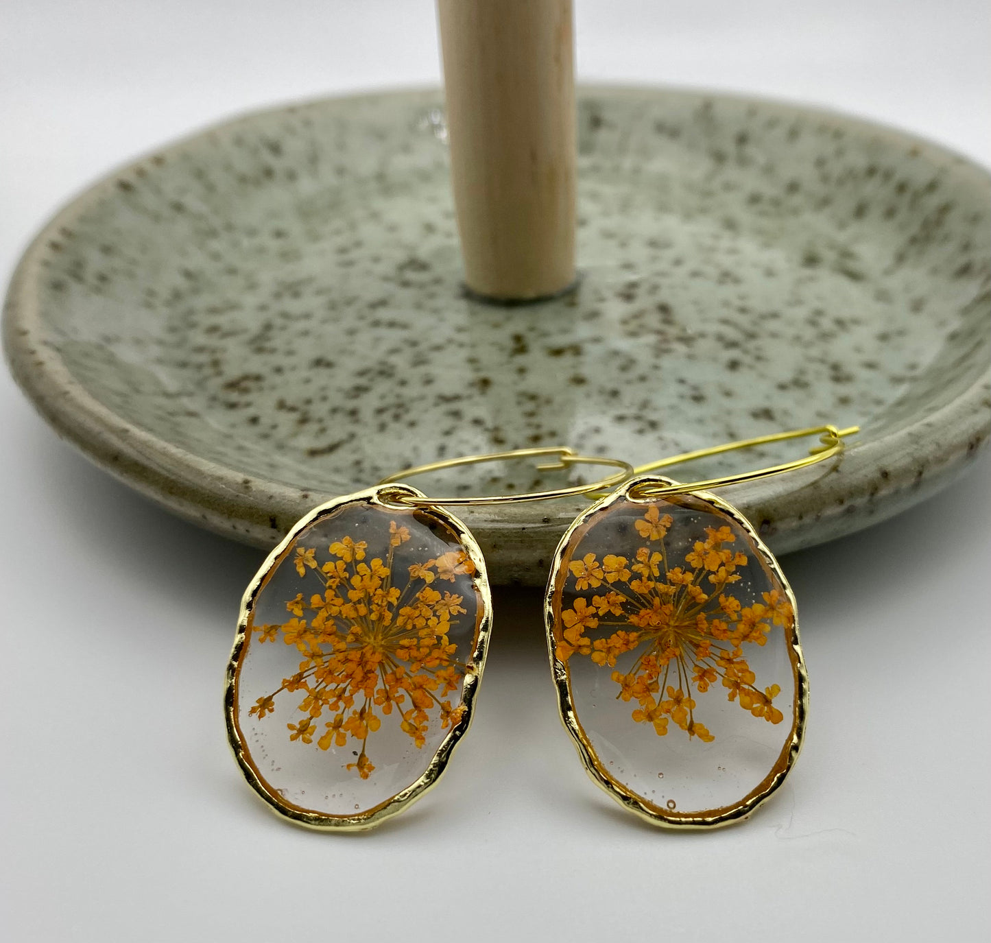 Hammered Gold Orange Queen Anne’s Lace Flower on Medium Gold Hoop