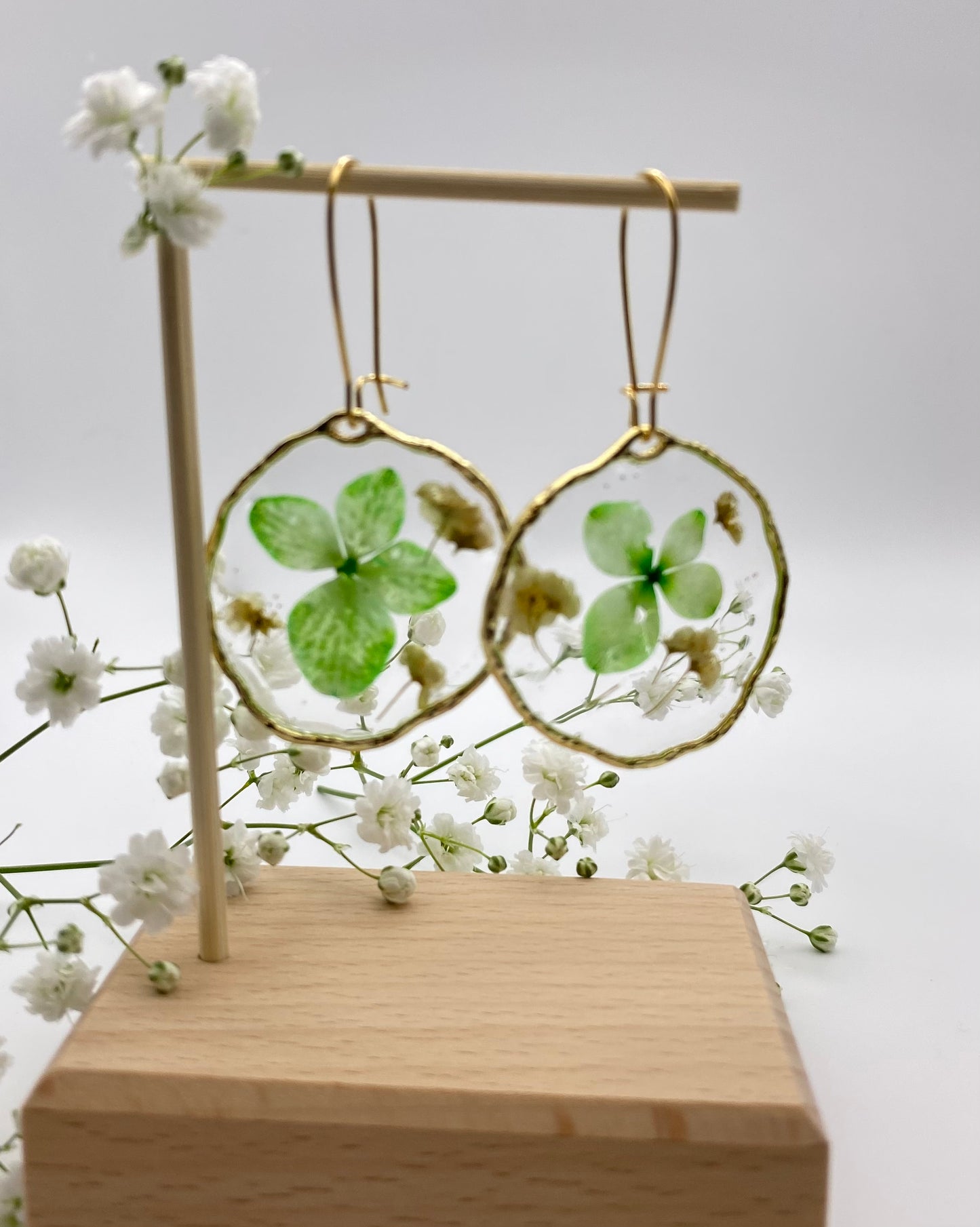 Hammered Large Gold Green Flower White Baby’s Breath Gold Kidney Wire