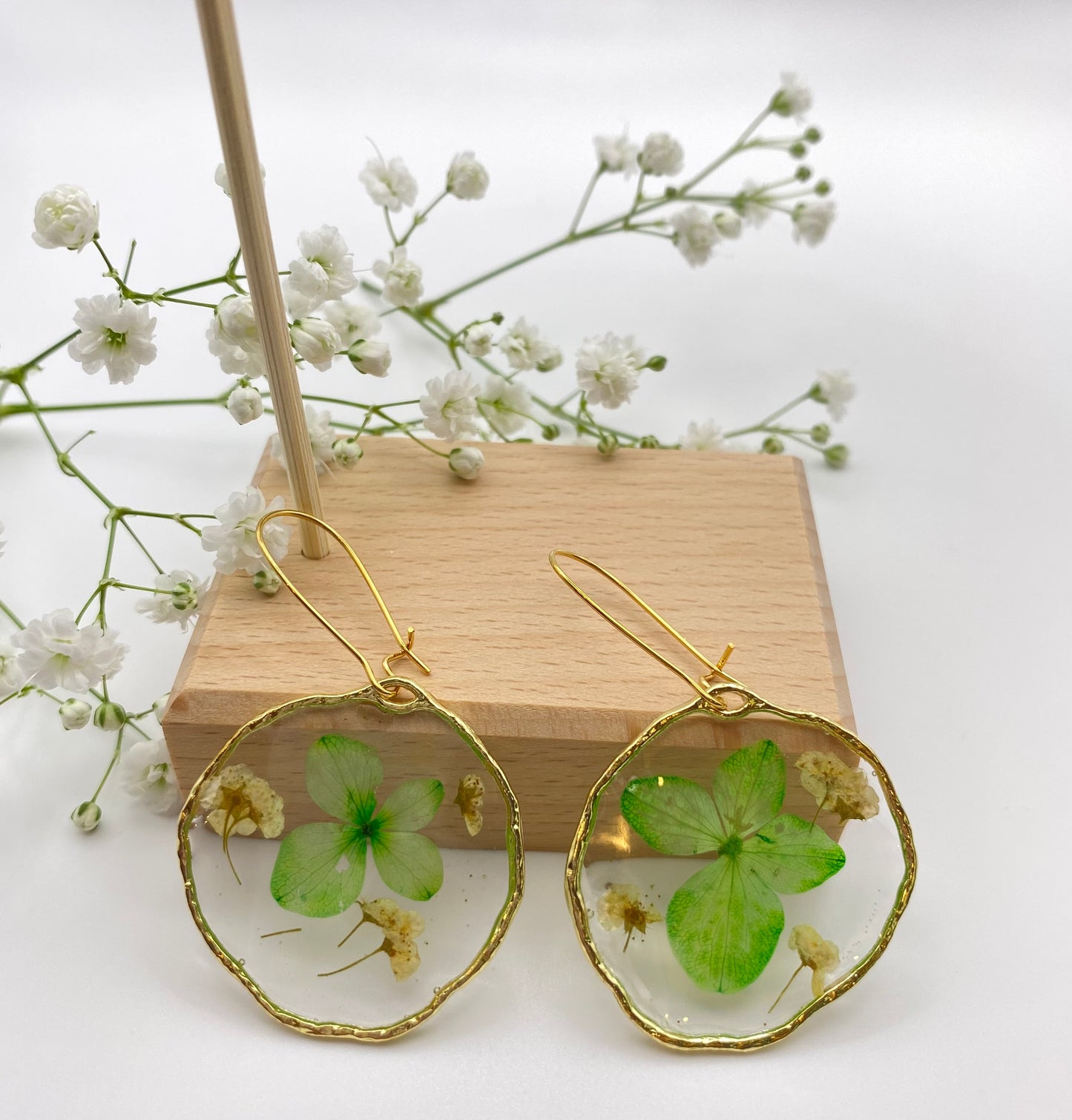 Hammered Large Gold Green Flower White Baby’s Breath Gold Kidney Wire