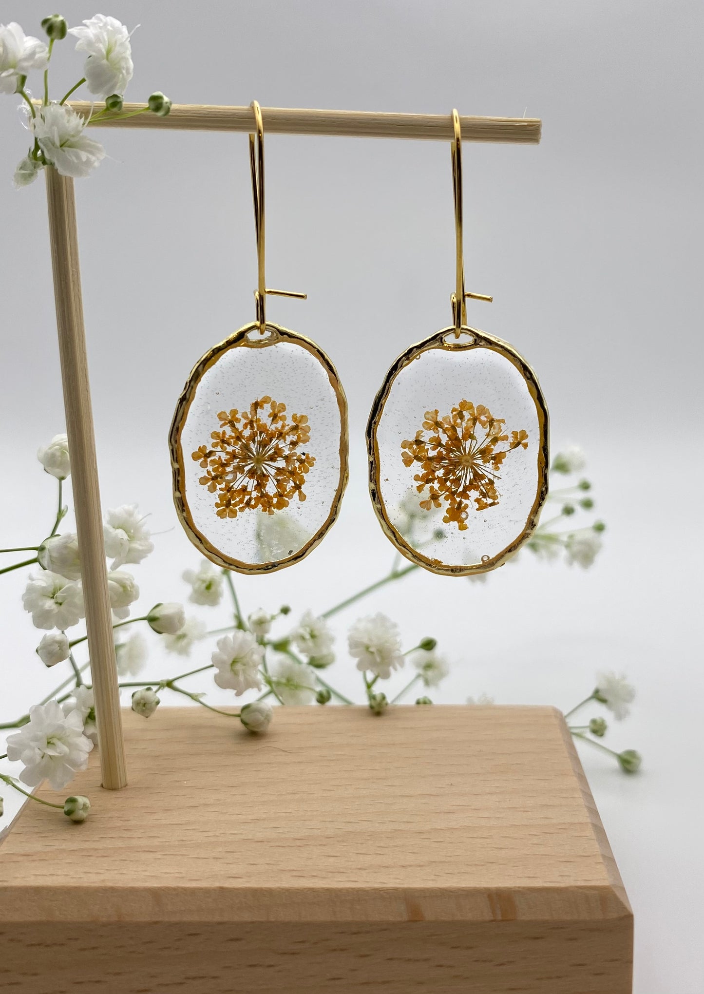 Hammered Gold Orange Queen’s Anne’s Lace Flower on Kidney Ear Wire