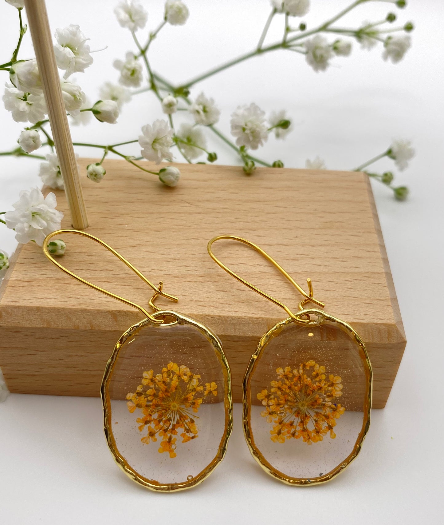 Hammered Gold Orange Queen’s Anne’s Lace Flower on Kidney Ear Wire