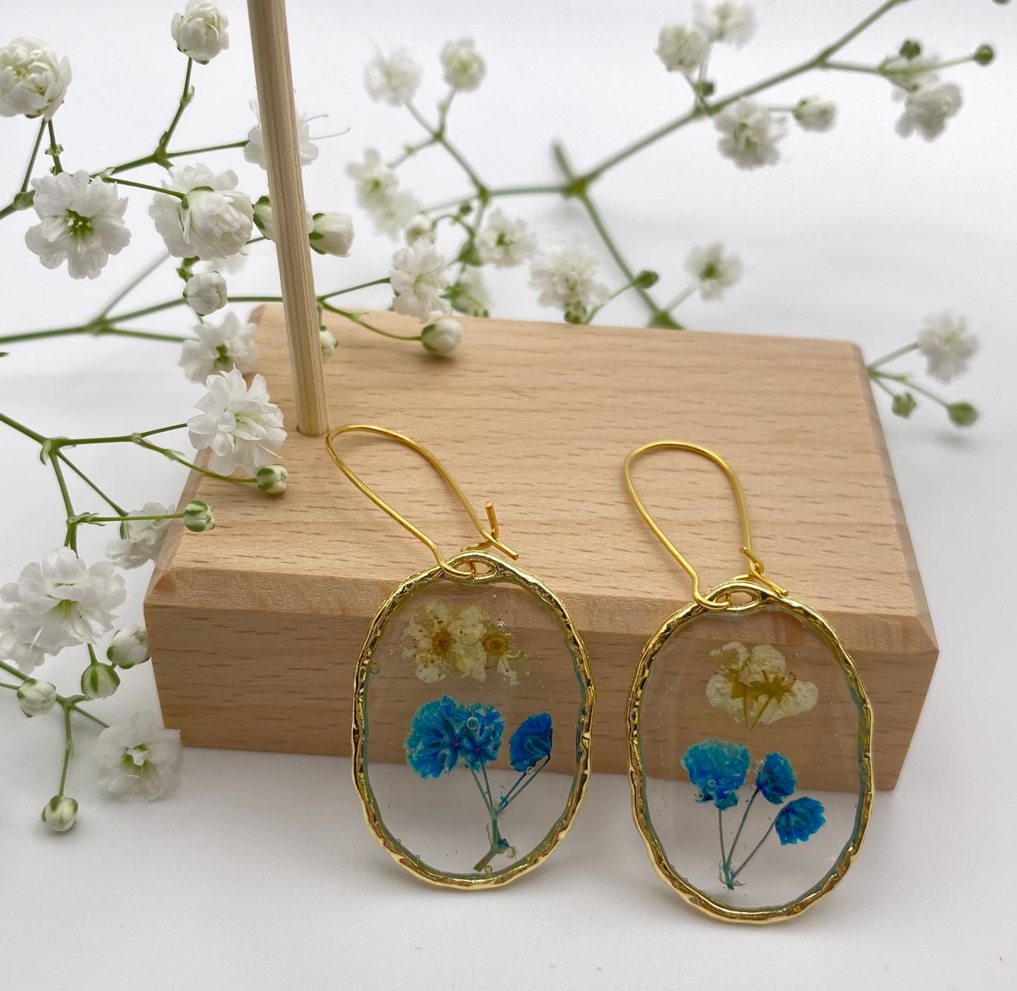 Hammered Medium Gold Blue and White Baby’s Breath on Kidney Ear Wire