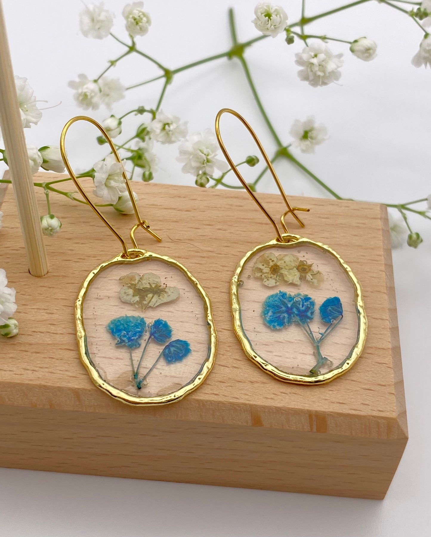 Hammered Medium Gold Blue and White Baby’s Breath on Kidney Ear Wire