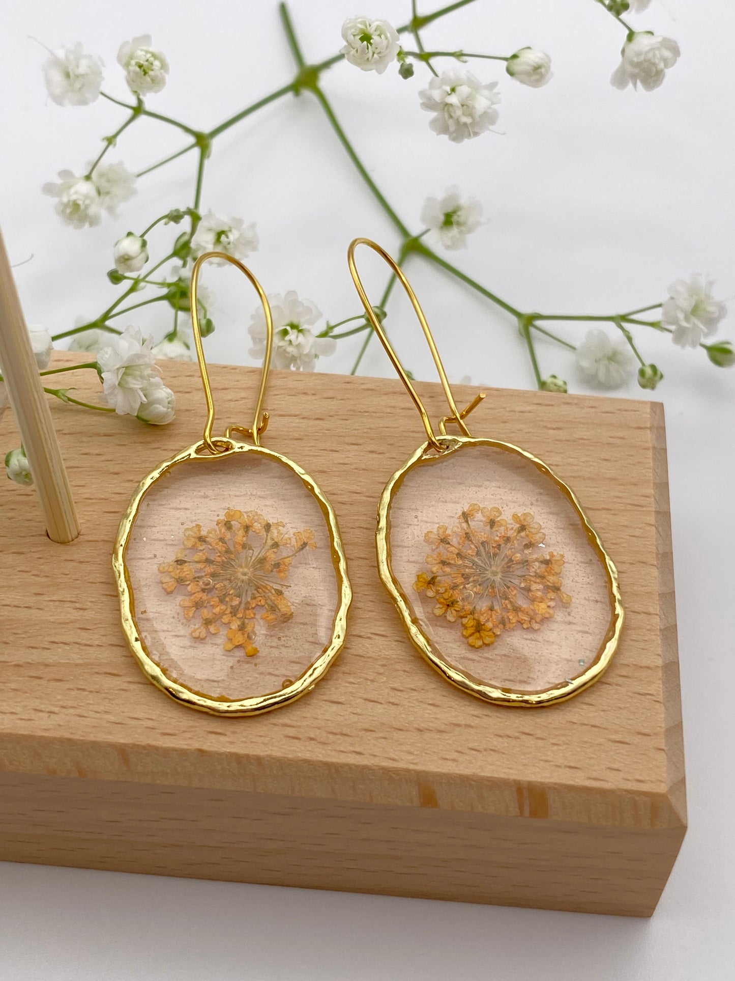 Hammered Gold Orange Queen’s Anne’s Lace Flower on Kidney Ear Wire