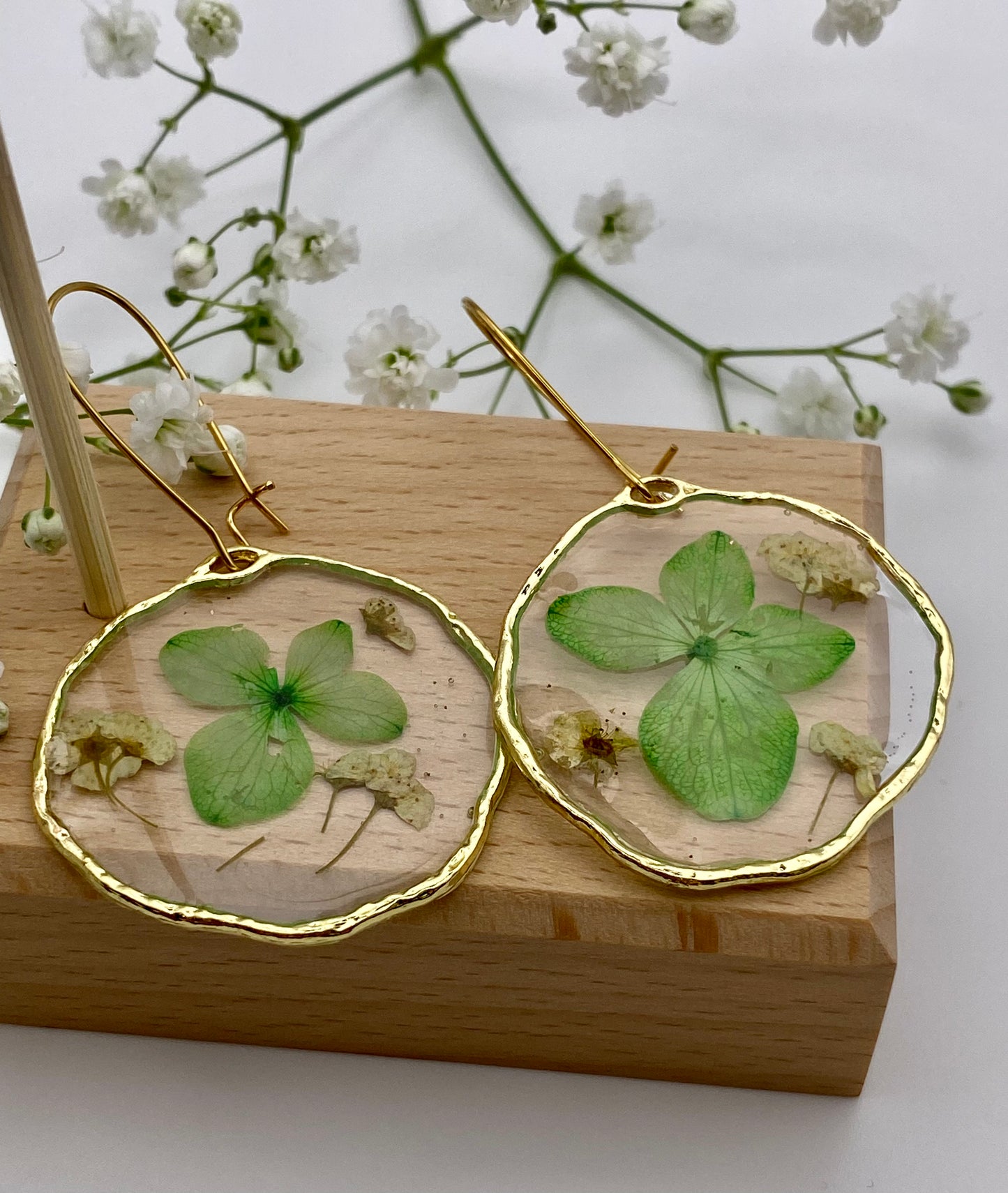 Hammered Large Gold Green Flower White Baby’s Breath Gold Kidney Wire