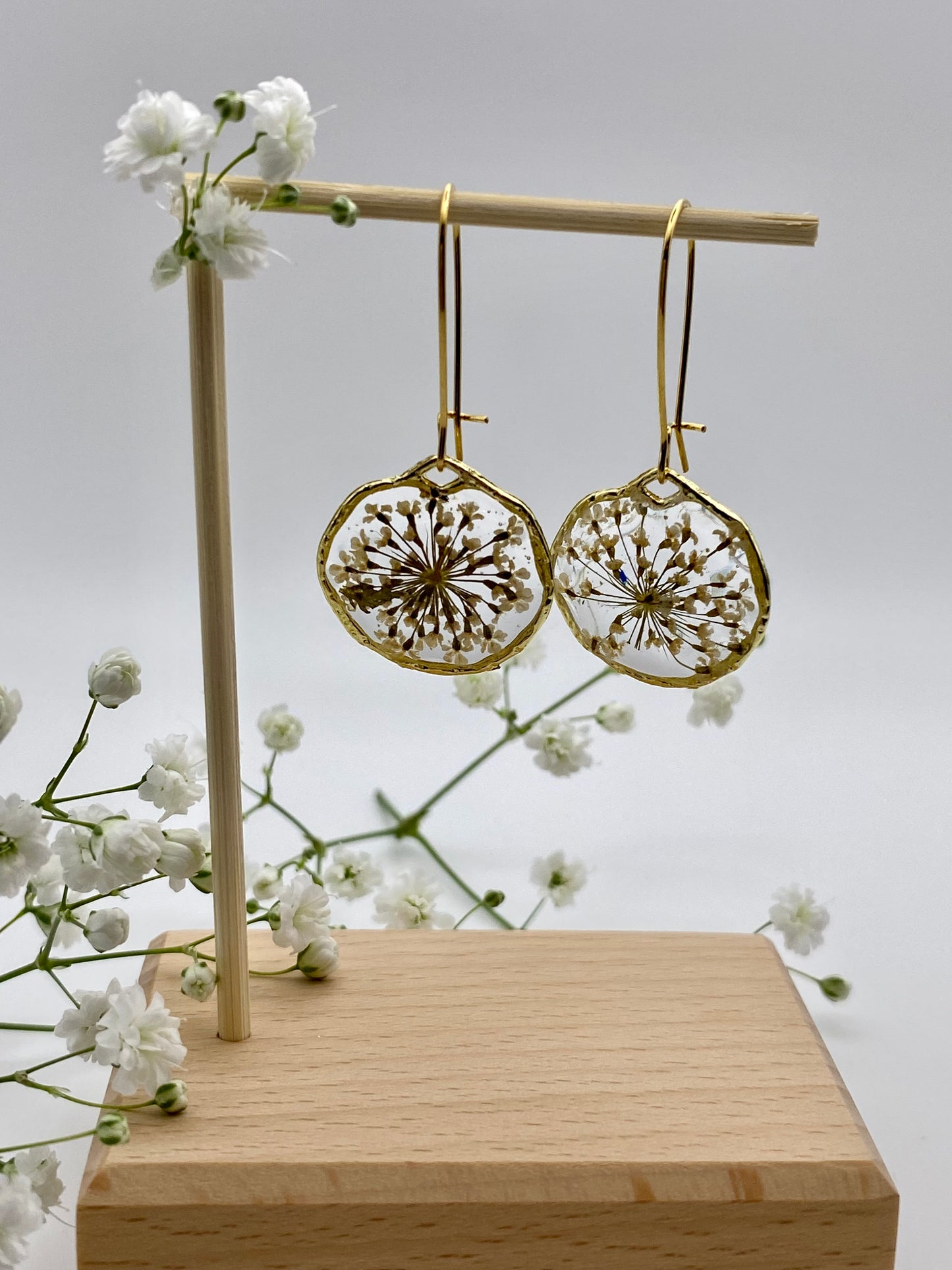 Hammered Gold White Queen Anne’s Lace Flower on Small Gold Kidney Wire