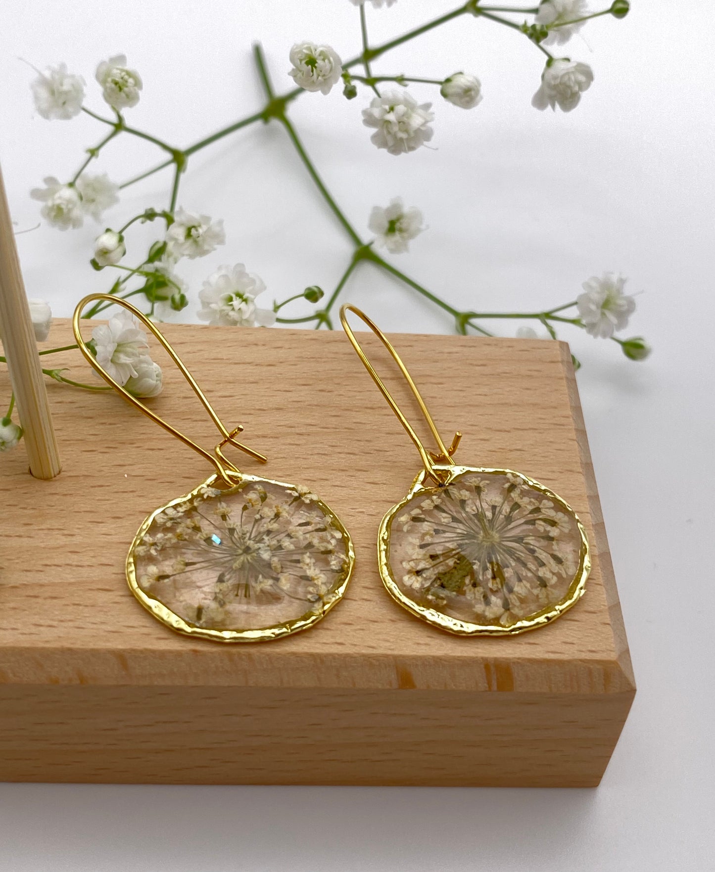 Hammered Gold White Queen Anne’s Lace Flower on Small Gold Kidney Wire