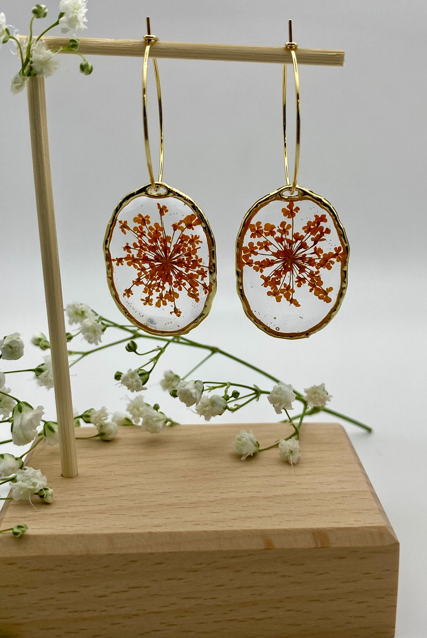 Hammered Gold Orange Queen Anne’s Lace Flower on Medium Gold Hoop
