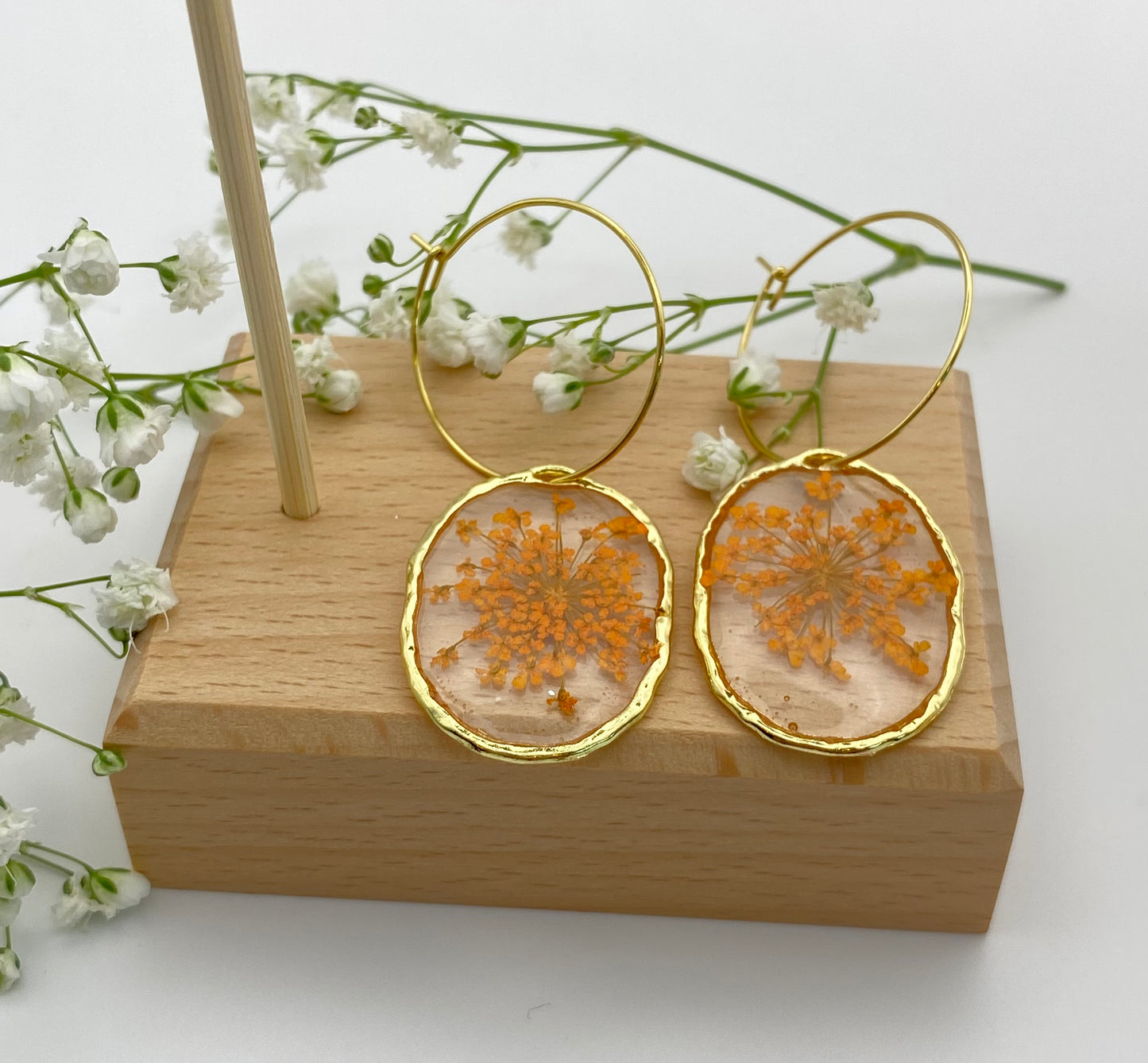 Hammered Gold Orange Queen Anne’s Lace Flower on Medium Gold Hoop