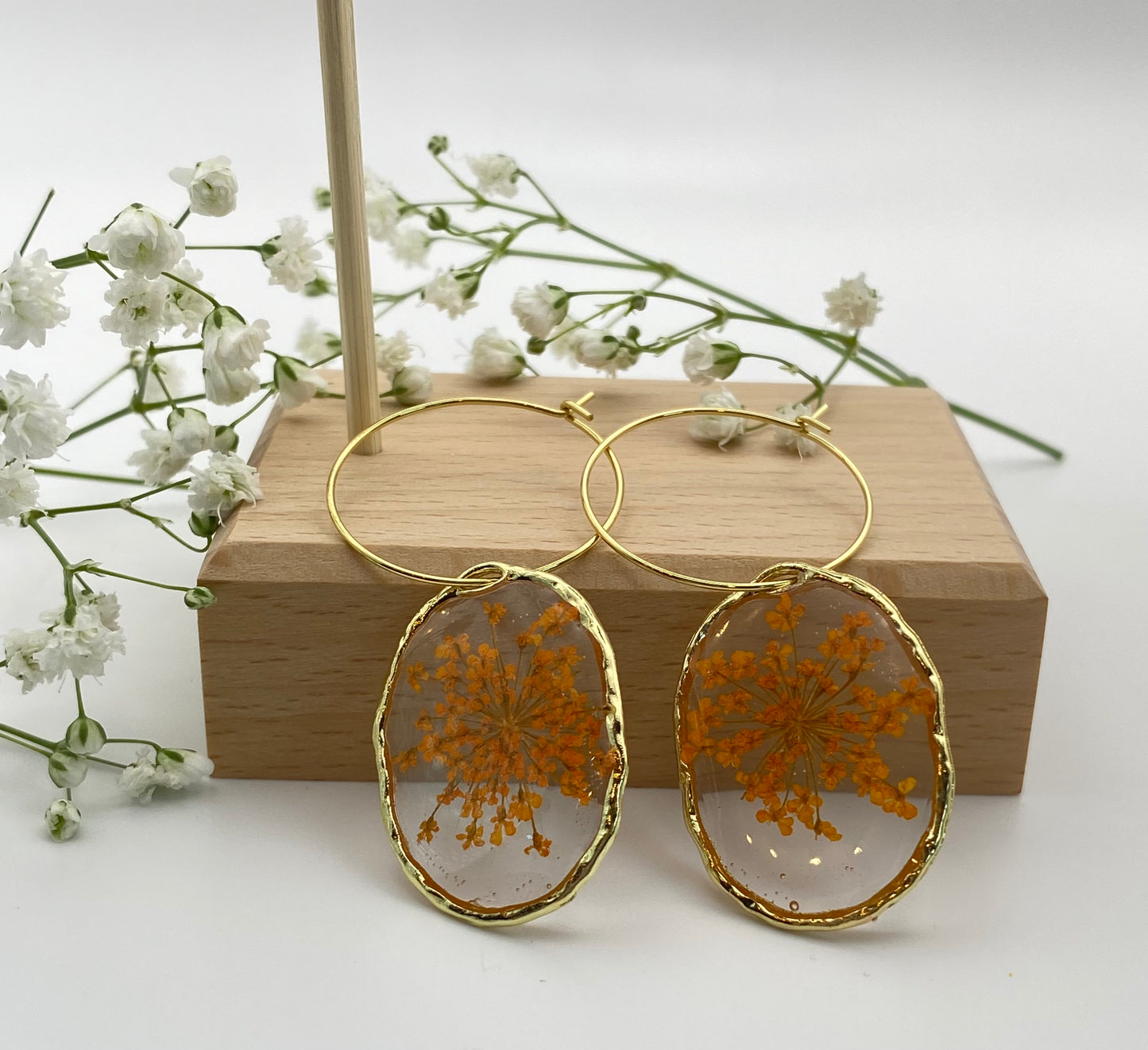 Hammered Gold Orange Queen Anne’s Lace Flower on Medium Gold Hoop