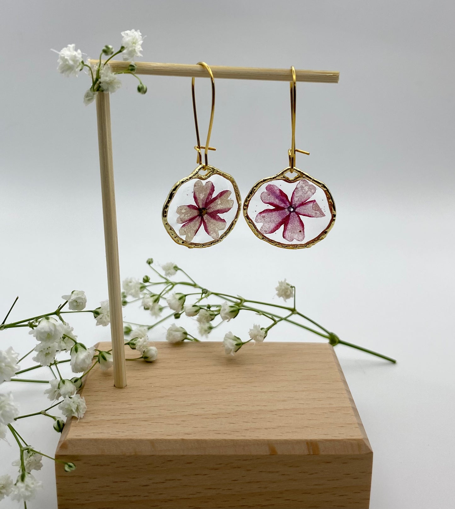 Hammered Gold Purple Star Flower on Gold Kidney Wire
