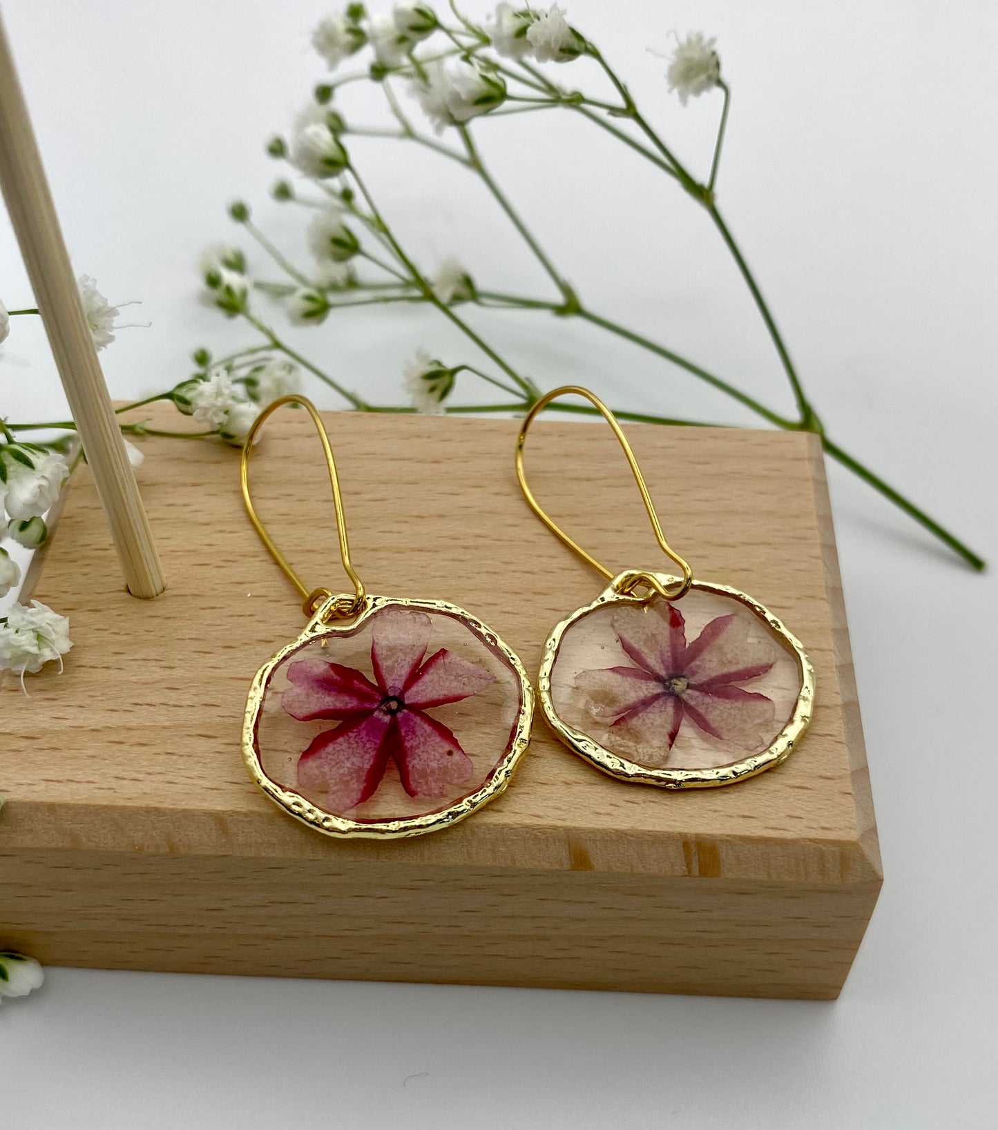 Hammered Gold Purple Star Flower on Gold Kidney Wire
