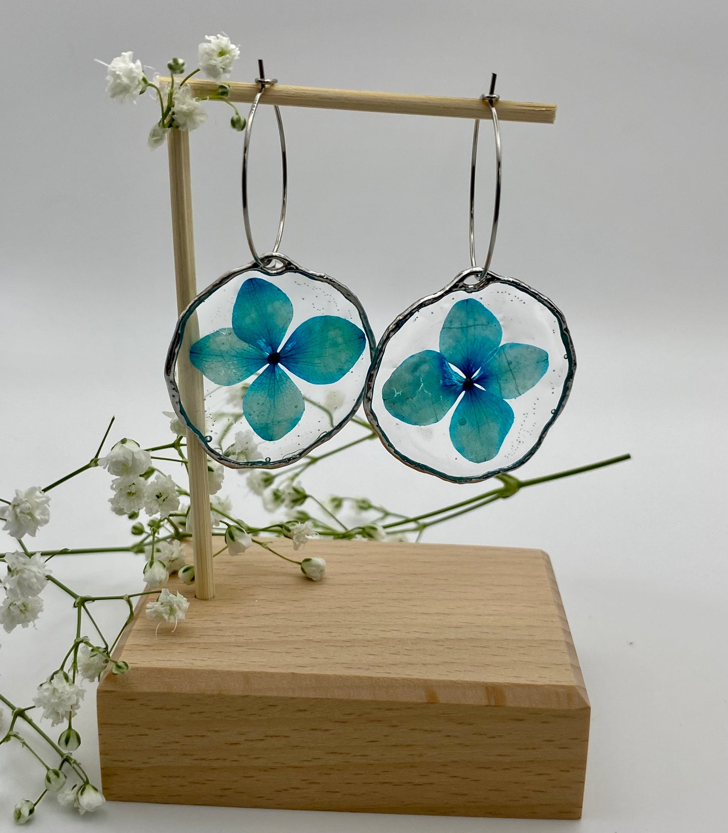 Hammered Large Silver Teal Flower on Medium Silver Hop
